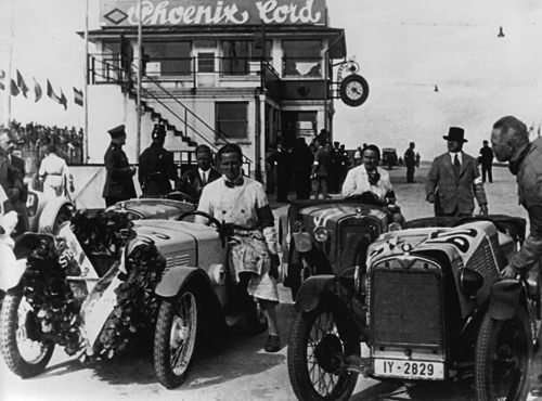 Beim Eifelrennen am 20.07.1930 fielen der 1., 2. und 3. Preis in der 800 ccm-Klasse an Fahrer auf 3/15 PS BMW Sportwagen