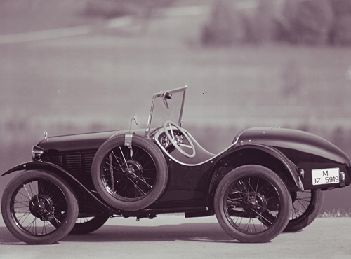 Die sportliche Variante des ersten BMW Automobils verdutzte 1930 die Automobilwelt. Aus 748,5 ccm ergaben sich 13 Kw (18 PS) bei 3500 U/min. Teilnahme an zahlreichen Rennen.