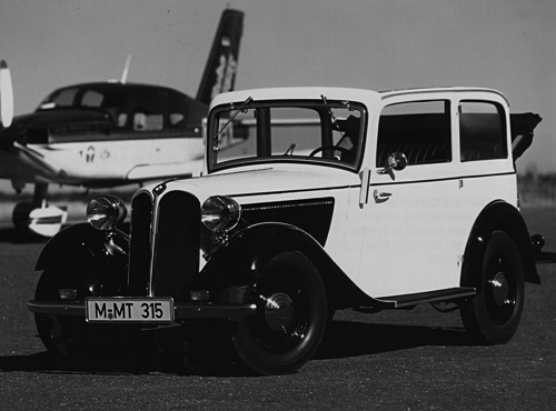 Diese offene Variante des 1,5 Liter Sechszylinderwagens gehörte zu den reizvollsten Modellen seiner Klasse. Rund 100 km/h lief der 30 PS starke 315, der in allen Karosserievarianten von 1934 - 1937 in über 9.500 Exemplaren entstand.