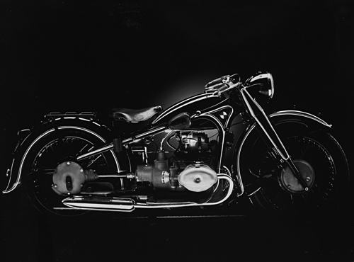 gebaut von 1935 - 1937. Exklusives Sportmodell mit einem leistungsstarken ohv-Motor. Die R 17 war das teuerste deutsche Motorrad ihrer Zeit, aber zugleich auch das schnellste Serienmodell einheimischer Produktion, portmodell mit 750 cm³ und 33 PS