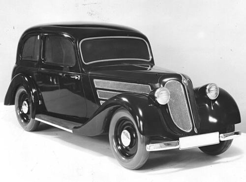 Als 1934 der BMW 319 vorbereitet wurde, schlug das Karosseriewerk Sindelfingen (Daimler-Benz) vor, diesen geräumigeren Aufbau auf das vorhandene Fahrgestell zu setzen. Wegen seiner ausladenden Heckpartie, welche die Proportionen und die Gewichtsverteilung störte, fand er bei BMW keinen Gefallen, und man beschloss, die seitherigen Aufbauten weiter zu verwenden. Doch 1936 sah sich BMW vor der Notwendigkeit, rasch einen Zwischentyp herauszubringen, und die Zeit bis zum Serienanlauf des BMW 320 zu überbrücken. Für diesen Zwischentyp 329 griff man auf den damaligen Sindelfinger Vorschlag zurück. Realisiert wurde aber nur ein Cabriolet und keine Limousine